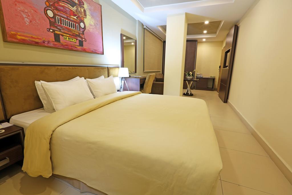 Frankie'S Foods And Rooms Accra Kültér fotó